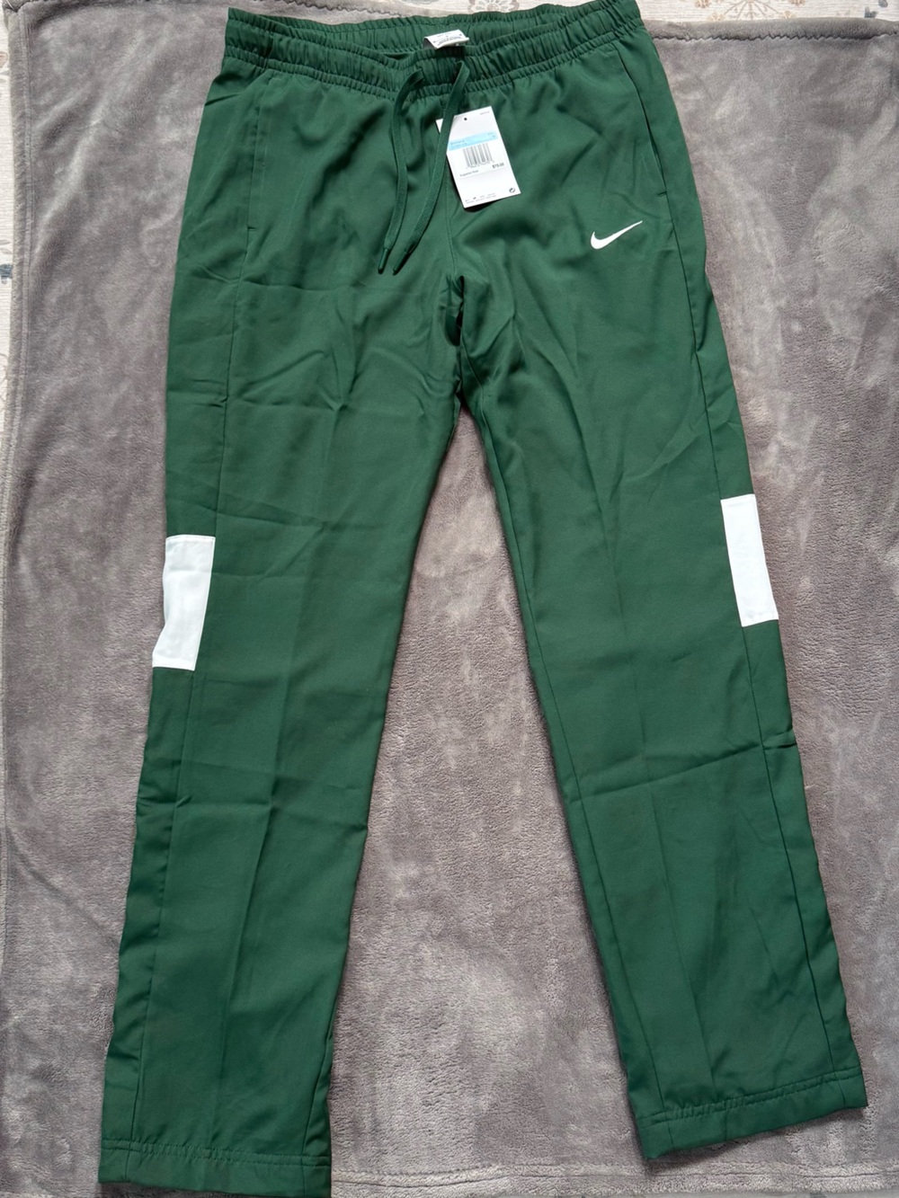 Nike Women’s Football Pants Green Sz Medium  ($75)